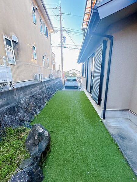 【庭】広いお庭は皆さまのご自由にお使いできます。家庭菜園などはいかがでしょうか。