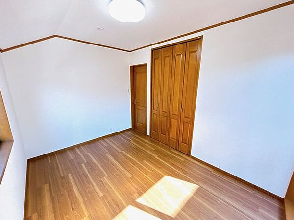 【2階洋室6帖】別角度から撮影いたしました。