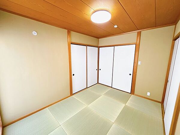 こちら琉球畳設置予定です。リビングと隣接しているので、ふすまを開けば親戚やお客様が沢山来た時でも便利なお部屋です。