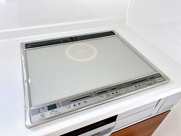 【3口コンロ】こちらは3口コンロです。