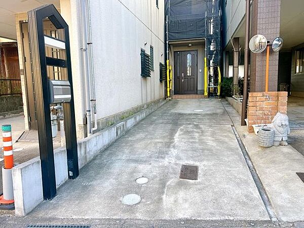 【駐車場】こちらは駐車場です。普通車2台が駐車できます。