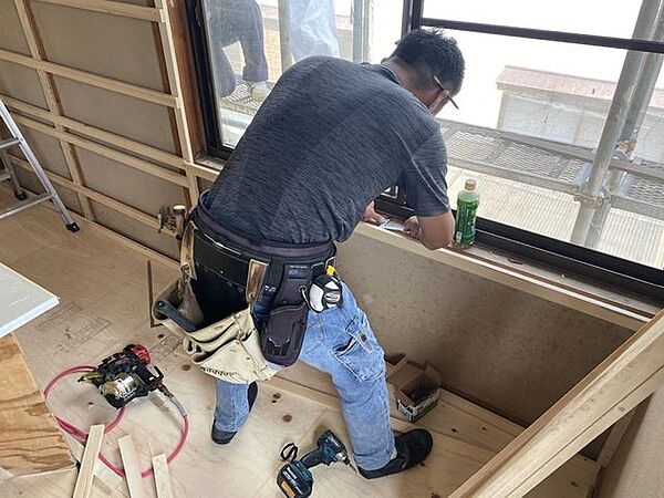 リフォームは、協力会社さんが施工。ベテランの職人さんが、住まわれることを思って丁寧に作業します。