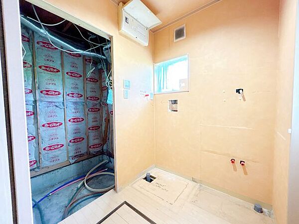【リフォーム中：洗面】明るく清潔感のある空間で、朝の支度も気持ちよくできそうです。
