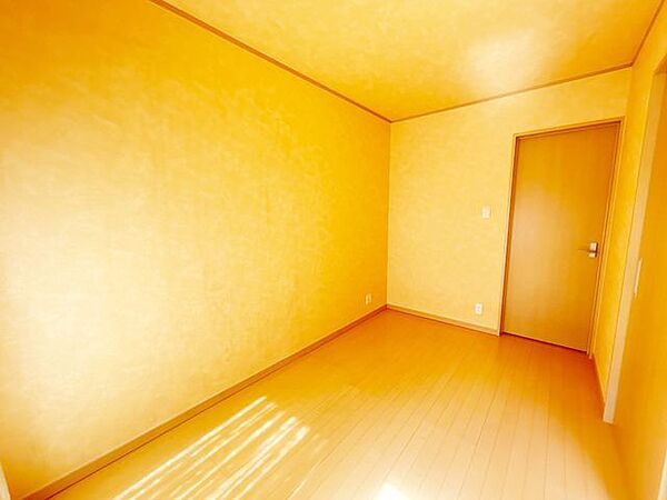 【2階　約4.75帖北側】別角度のお写真です。