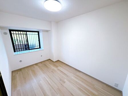 【洋室6帖】生活に合わせたお部屋の使い方で心地いい住まいづくりをお楽しみいただけますよ。