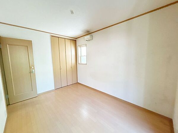 【1階洋室6帖】家族の分だけお部屋の使い方も様々。趣味のお部屋として使ってもよし、ご夫婦の寝室として使ってもいいですね。