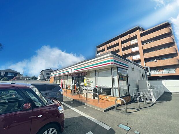 セブンイレブンかすみがうら稲吉東店（650m）