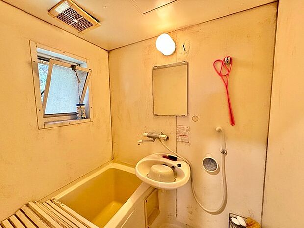 〜1日の疲れを癒す浴室〜 ・ユニットバスの交換もお気軽にご相談くださいませ。 ・丸ごとでなくてもシャワーヘッドのみの交換などもお勧めしております。 