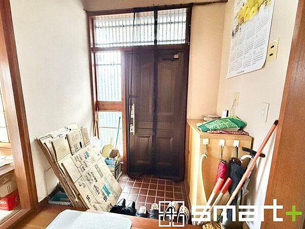 ～余裕の広さの玄関～ ・玄関スペースを大きく取る事でご帰宅された際の開放感が違います。 ・お客様を出迎える顔にもなる玄関、この広さは魅力的ですね。ぜひ現地でご体感くださいませ。
