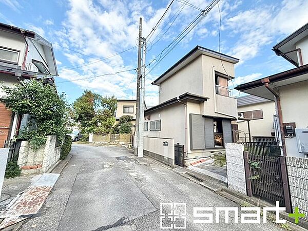 ～十分な広さのある前面道路～ ・前面道路は約5ｍございますので、お車でのすれ違いも楽々で余計なストレスがかかりません。 ・日々お車での移動が多い方には大切なポイントですね。
