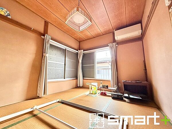 ～2面採光の明るいお部屋～ ・和室は2面採光とする事で穏やかな陽の入る明るい空間となっております。 ・くつろぎのプライベート時間を明るい空間で穏やかにお過ごしいただけます。