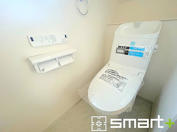 〜やはり便利なタンク式トイレ〜 ・最近はタンクレストイレもございますが、タンク式の場合は停電時もお水を流すことが可能。 ・故障時なども比較的費用が安くなるなど、メリットが多くなります。 