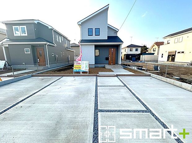 〜駐車場は3台分ご用意〜 ・駐車場は3台分ございますので、車通勤の方や複数台お持ちの方にもお勧めのお住まいです。 ・ご来客の際も安心の余裕の敷地です。 