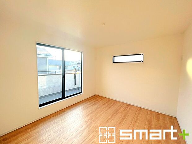 〜2面採光の明るいお部屋〜 ・洋室は2面採光とする事で穏やかな陽の入る明るい空間となっております。 ・くつろぎのプライベート時間を明るい空間で穏やかにお過ごしいただけます。 