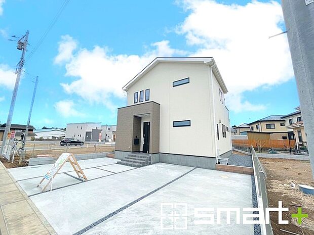 〜駐車場は3台分ご用意〜 ・セカンドカーや来客時にも困らないカースペース3台分は並列駐車可能。お車の出し入れもラクラクでストレスフリーですね。 