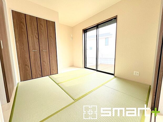 〜使い勝手の良い「和洋室」〜 ・リビング横には開放感をプラスしてくれる和室付。やはり畳の香りは心が落ち着きますね。