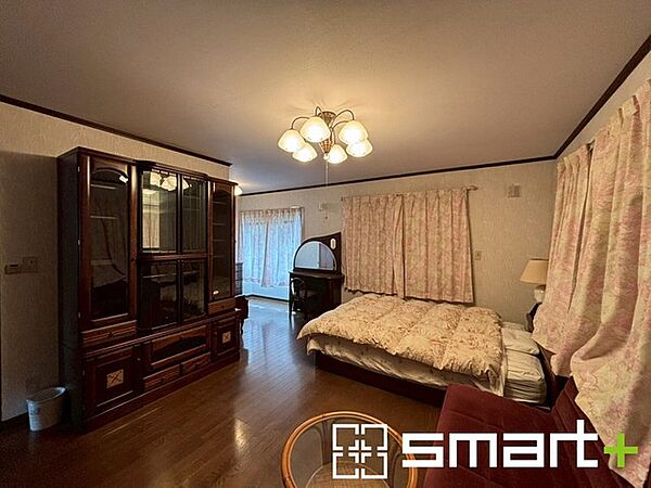 ～2面採光の明るいお部屋～ ・洋室は2面採光とする事で穏やかな陽の入る明るい空間となっております。 ・くつろぎのプライベート時間を明るい空間で穏やかにお過ごしいただけます。