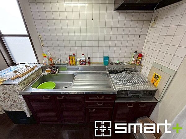 ～リビングを有効活用～ ・キッチンは対面式ではなく壁側にございますので、お部屋の中の空間を有効活用できます。 ・現地ではぜひ家具の配置などもイメージしながらご見学くださいませ。