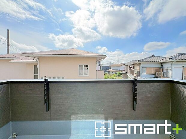 〜奥行きのあるバルコニーを採用〜 ・お客様から意外にご要望が多い「バルコニーの奥行き」。 ・奥行きのあるバルコニーを採用しておりますので、洗濯物も干しやすい造りです。 