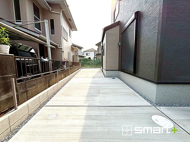 ~駐車場は2台分ご用意~ ・駐車場は2台分ございますので、車通勤の方や複数台お持ちの方にもお勧めのお住まいです。 ・カーポートなどのオプションもお気軽にご相談くださいませ。