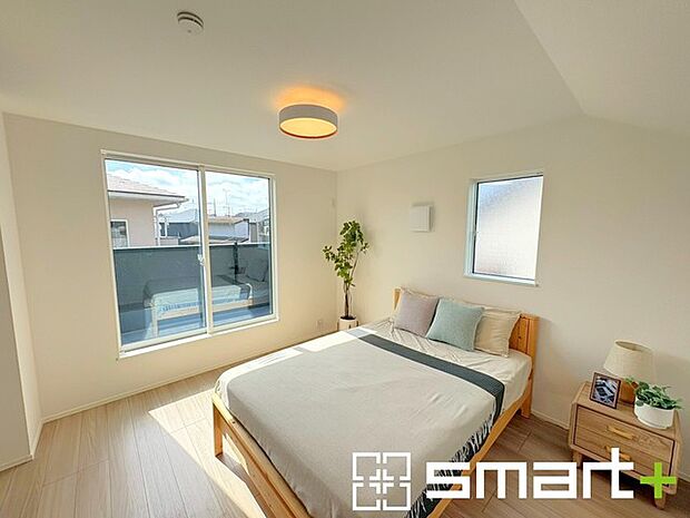 ~自然な風合いの洋室~ ・ナチュラルな色彩で纏められた洋室は家具のコーディネートもしやすくなっております。 ・どんな家具にするか考えるだけでも楽しくなってきますね。