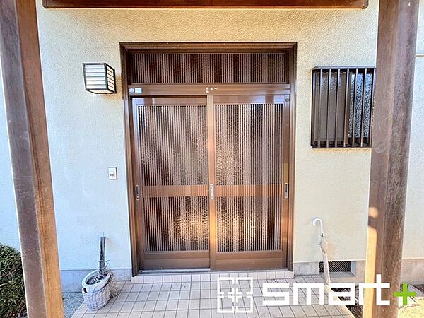 ～お住まいの顔「玄関」～ ・毎日お出かけの際もご帰宅の際も通る玄関。 ・ドアの交換や鍵の交換・追加などもお気軽にご相談くださいませ。