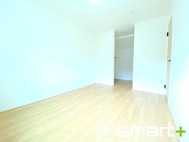 〜ウォークインクローゼットのあるお部屋〜 ・人気のウォークインクローゼットをご用意。季節物や趣味の道具などもスッキリと収納が可能です。 ・最近流行りの収納術などもぜひご活用くださいませ。