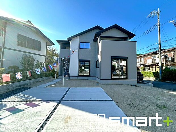 〜カースペース2台分〜 ・セカンドカーや来客時にも困らないカースペース2台分。物置や駐輪スペースなどにも利用できますね。 ・カーポートなどのオプションもお気軽にご相談くださいませ。