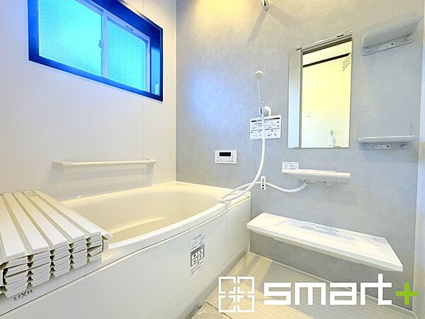 ～リフォーム済の浴室～ ・水はけの良い床材など機能面も充実。マイクロバルなどオプションもご相談くださいませ。