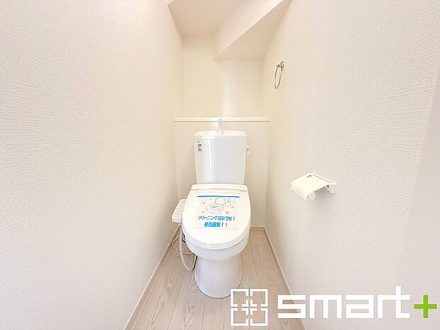 〜やはり便利なタンク式トイレ〜 ・最近はタンクレストイレもございますが、タンク式の場合は停電時もお水を流すことが可能。 ・故障時なども比較的費用が安くなるなど、メリットが多くなります。 