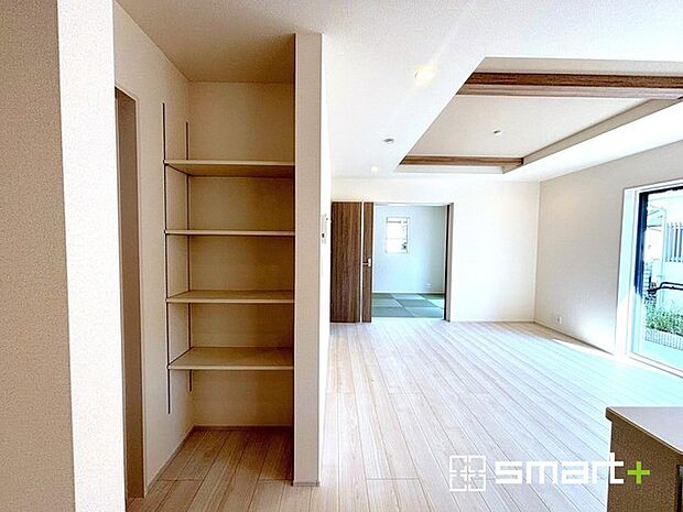 〜リビング収納のあるプラン〜 ・意外と少ないリビング収納をしっかりとご用意。 ・掃除機や買い溜めしたティッシュ、トイレットペーパーなど様々なものが収納可能です。 