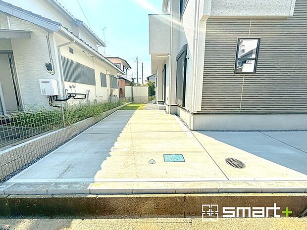 〜カースペース2台分〜 ・セカンドカーや来客時にも困らないカースペース2台分。物置や駐輪スペースなどにも利用できますね。 ・カーポートなどのオプションもお気軽にご相談くださいませ。 