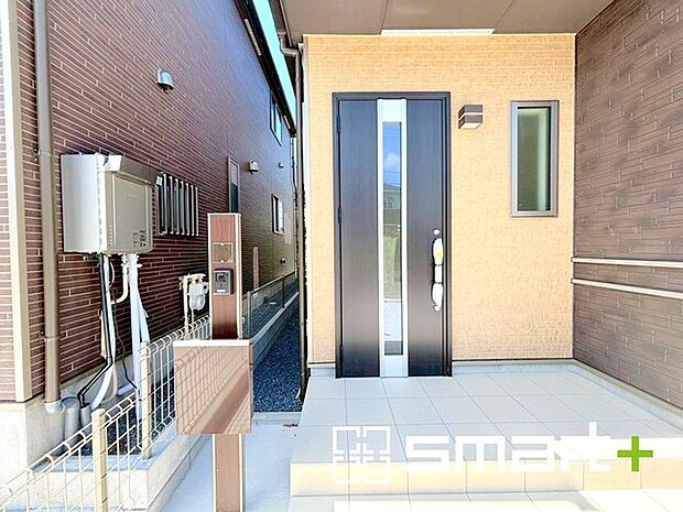 〜モニター付きインターフォン〜 ・今では当たり前になってきたモニター付きのインターフォンも付いております。 ・来客時に誰が来たかすぐにわかりますので、防犯性に優れます。 