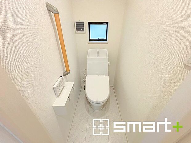 〜やはり便利なタンク式トイレ〜 ・最近はタンクレストイレもございますが、タンク式の場合は停電時もお水を流すことが可能。 ・故障時なども比較的費用が安くなるなど、メリットが多くなります。