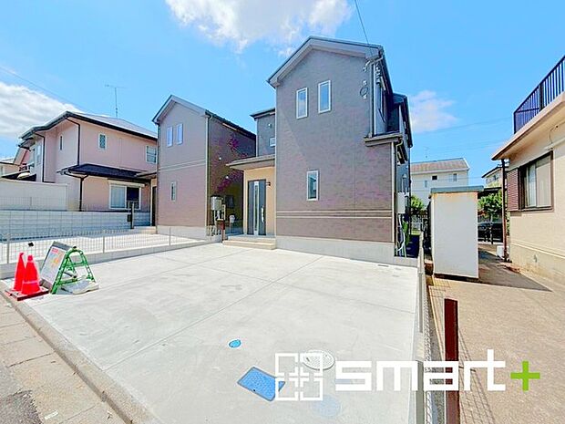 〜ゆとりあるカースペース2台分〜 ・セカンドカーや来客時にも困らないカースペース2台分。物置や駐輪スペースなどにも利用できますね。 ・カーポートなどのオプションもお気軽にご相談くださいませ。