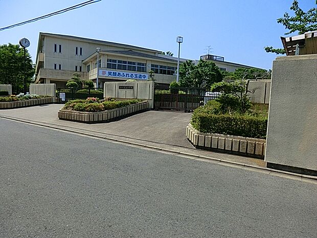 玉造中学校（900m）