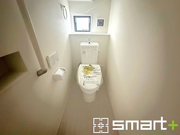 〜やはり便利なタンク式トイレ〜 ・最近はタンクレストイレもございますが、タンク式の場合は停電時もお水を流すことが可能。 ・故障時なども比較的費用が安くなるなど、メリットが多くなります。 