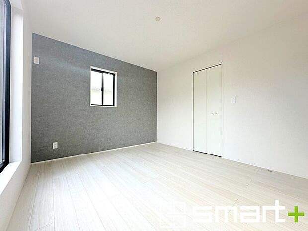 〜2面採光の明るいお部屋〜 ・洋室は2面採光とする事で穏やかな陽の入る明るい空間となっております。 ・くつろぎのプライベート時間を明るい空間で穏やかにお過ごしいただけます。 