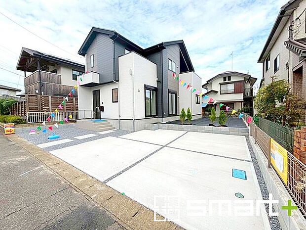 ~カースペース2台分~ ・セカンドカーや来客時にも困らないカースペース2台分。物置や駐輪スペースなどにも利用できますね。 ・カーポートなどのオプションもお気軽にご相談くださいませ。