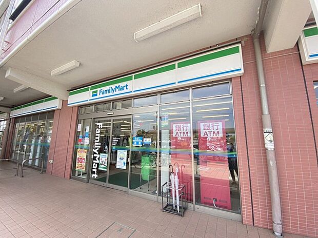 ファミリーマート　佐貫駅前店（750m）