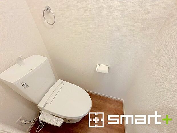 〜やはり便利なタンク式トイレ〜 ・最近はタンクレストイレもございますが、タンク式の場合は停電時もお水を流すことが可能。 ・故障時なども比較的費用が安くなるなど、メリットが多くなります。