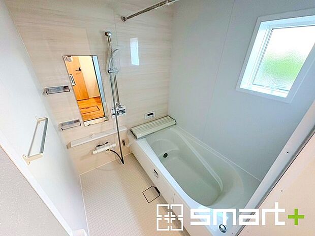 〜暖房乾燥機付きの浴室〜 ・ヒートショック対策にもなる浴室暖房を標準装備。冬場でも暖かくしてからご入浴が可能です。 ・もちろん乾燥機も付いておりますので、雨の日でも洗濯物を干せますよ。 