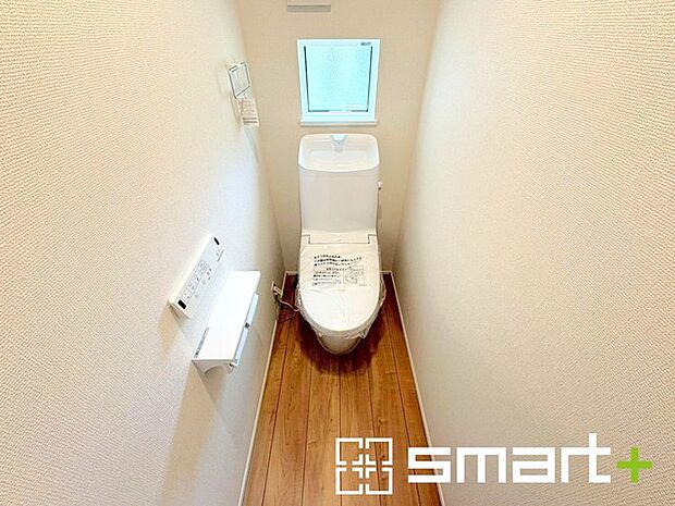 ~やはり便利なタンク式トイレ~ ・最近はタンクレストイレもございますが、タンク式の場合は停電時もお水を流すことが可能。 ・故障時なども比較的費用が安くなるなど、メリットが多くなります。