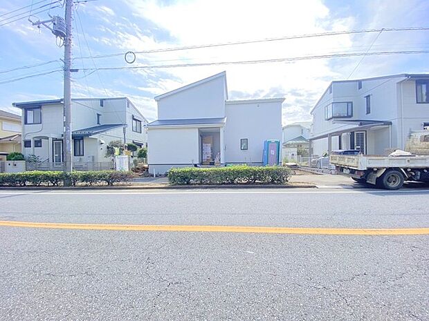 ~ご家族を守る「耐震等級3」~ ・住宅性能評価において「耐震等級3」を取得。地震に強い家であることが証明されております。 ・倒壊の恐れが低くなりますので、地震保険が半額になるメリットも。