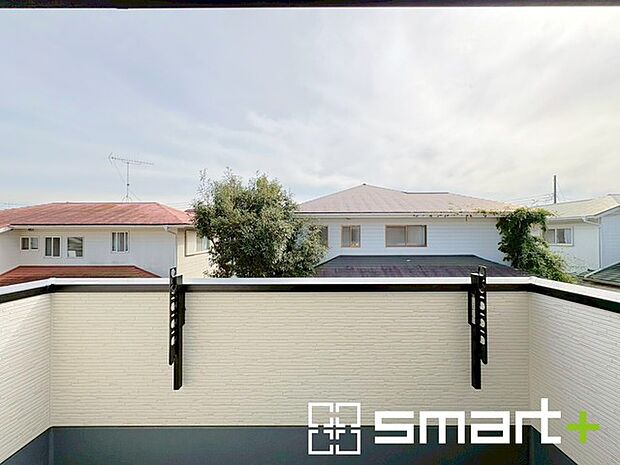 ～奥行きのあるバルコニーを採用～ ・お客様から意外にご要望が多い「バルコニーの奥行き」。 ・奥行きのあるバルコニーを採用しておりますので、洗濯物も干しやすい造りです。 