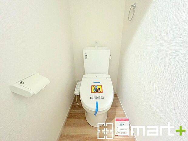 〜やはり便利なタンク式トイレ〜 ・最近はタンクレストイレもございますが、タンク式の場合は停電時もお水を流すことが可能。 ・故障時なども比較的費用が安くなるなど、メリットが多くなります。 