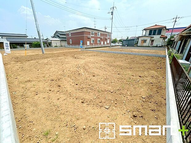 〜ベタ基礎でしっかりとした土台〜 ・コンクリートの中に鉄筋を配し強度を高めた「ベタ基礎」を採用。 ・しっかりとした土台を造ったうえで、その上に建物が築造されていきます。 