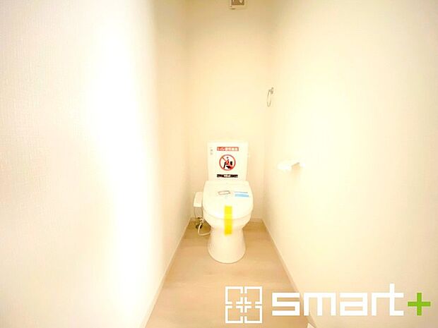 〜やはり便利なタンク式トイレ〜 ・最近はタンクレストイレもございますが、タンク式の場合は停電時もお水を流すことが可能。 ・故障時なども比較的費用が安くなるなど、メリットが多くなります。 