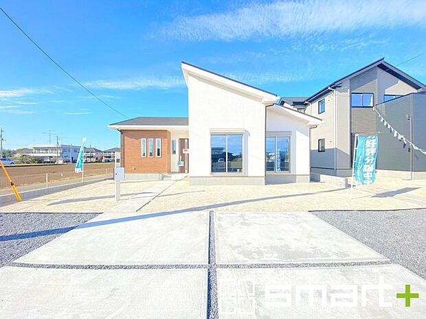 〜明るさを感じる外観〜 ・外壁は2トーンカラーを採用し、デザイン性に優れた見た目となっております。 ・帰宅した際にホッと感じるような飽きのこない外観。ぜひ現地でご確認くださいませ。 