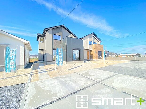 〜駐車場は2台分ご用意〜 ・駐車場は2台分ございますので、車通勤の方や複数台お持ちの方にもお勧めのお住まいです。 ・カーポートなどのオプションもお気軽にご相談くださいませ。 